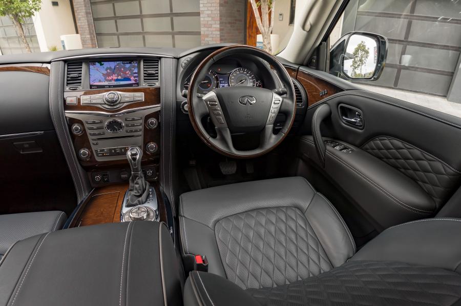 Интерьер Infiniti QX80 5.6 2018 года  (AU) (фото 11 из 40)